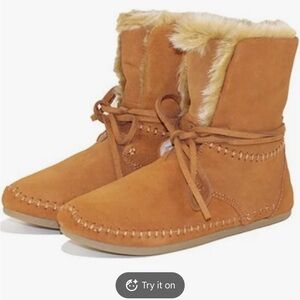 Womens TOMS suede faux fur boots size 8❤️❤️❤️